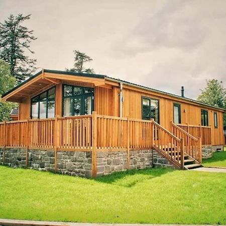 Skyline Lodge Loch Lomond Castle Lodges バロック エクステリア 写真