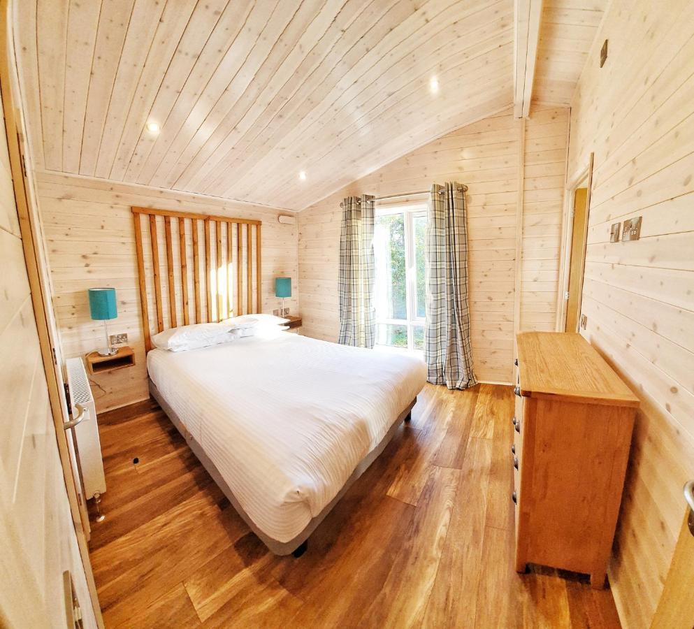 Skyline Lodge Loch Lomond Castle Lodges バロック エクステリア 写真